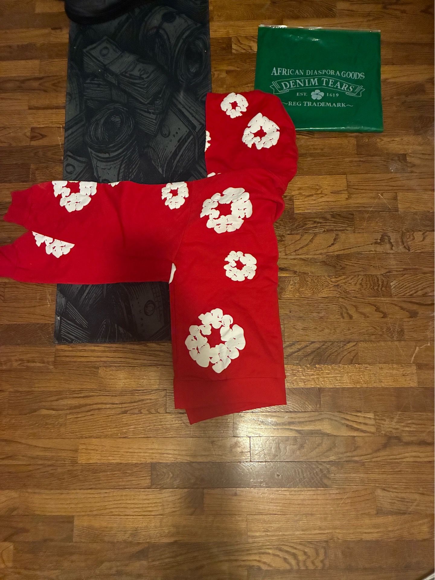 denim tears (medium red)