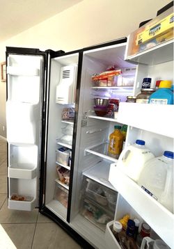 Make an offer - Stainless steel Samsung Refrigerator /Black