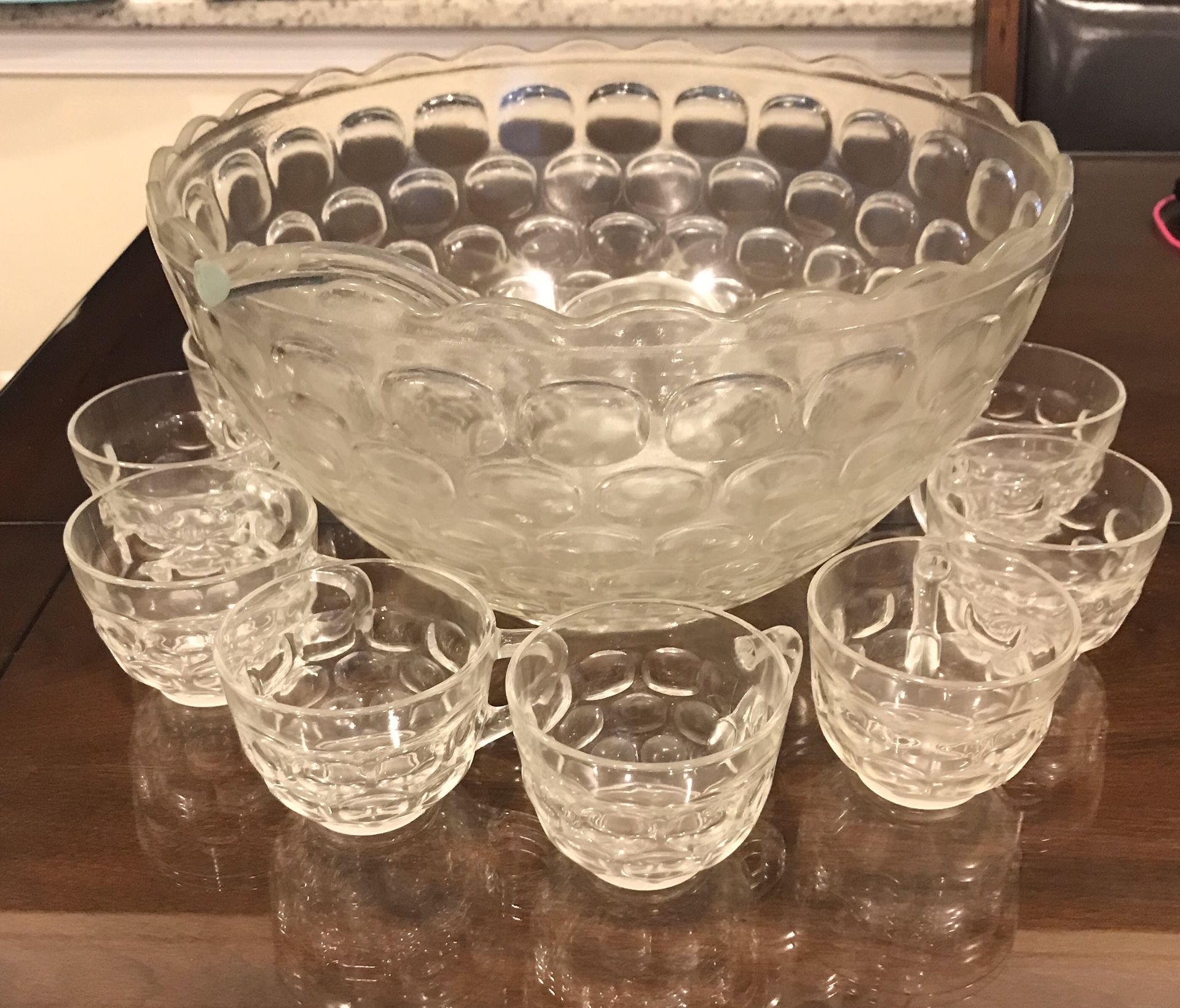 Punch bowl set with ladle with 17 cups