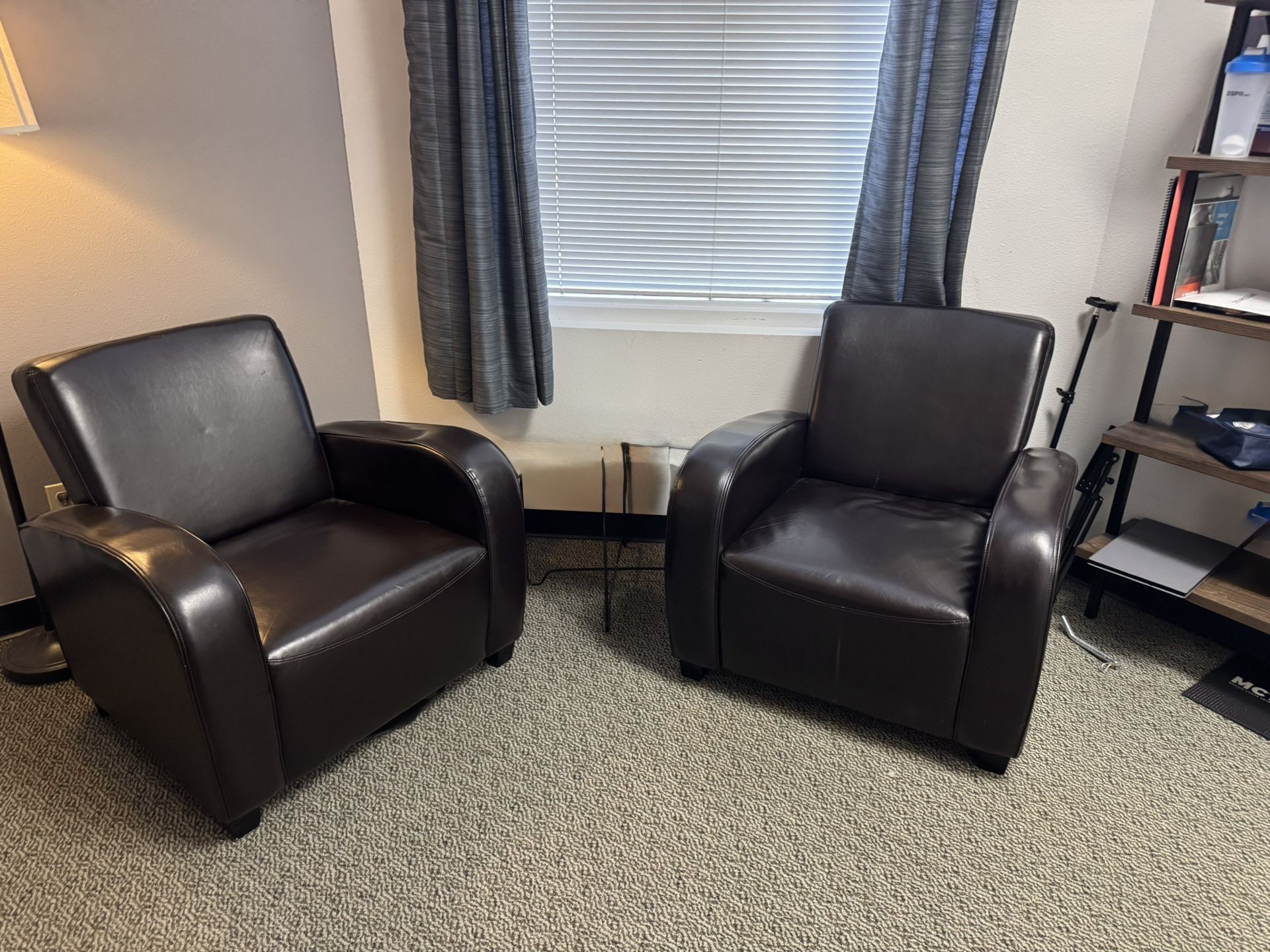 Set of 2 Brown Faux Leather Club Chairs – Comfortable and Modern