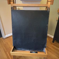Children’s Easel With Paper Roll