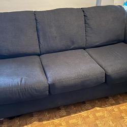 These two couches are used like new; there are no problems with the couch, I am selling it because I am moving.  Semi nuevos dos sofas la razón de ven