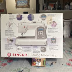 Singer Curvy Sewing Machine