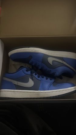 Woman size 7 low top Jordan 1