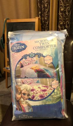 Frozen Microfiber Twin Comforter. Brand New
