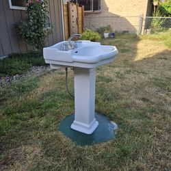 White Ceramic Pedestal Sink 