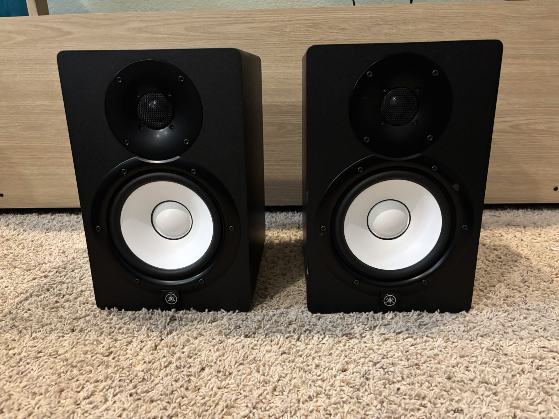 YAMAHA HS7 7-Inch Powered Studio Monitor Pair