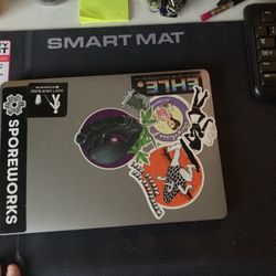 2017 MacBook Pro, Intel I-5, 256gb SSD (Broken LCD