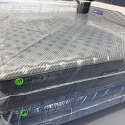 KING SIZE SIMMONS BEAUTYREST BLACK SERIES 1 (EXTRA-FIRM) MATTRESS & BOX SPRINGS BED SET