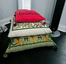 Unique Pillows decoration