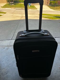 Topline Rolling Suitcase – Excellent Condition