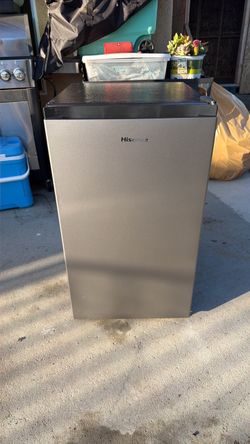 Hisense mini refrigerator 4.4 cu ft 150