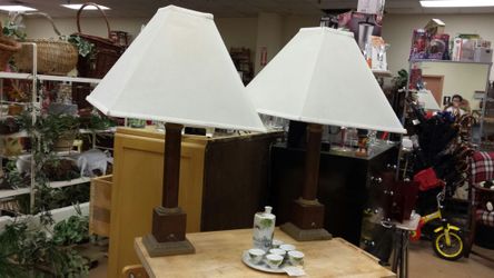 2 matching table lamps with shades.
