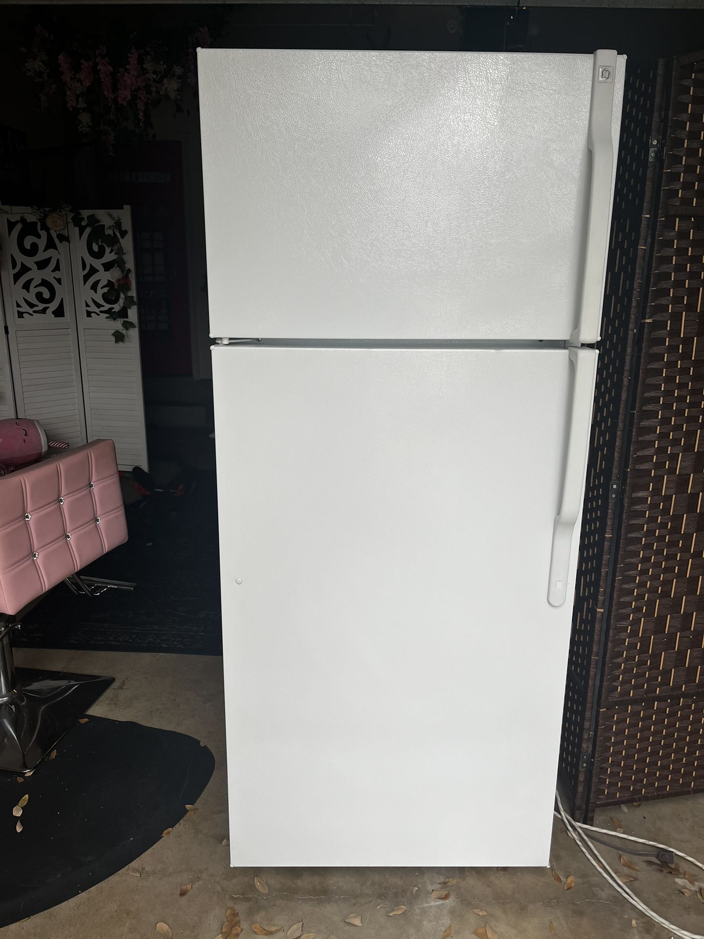 GE Refrigerator With Ice maker Ice Cold ❄️ 