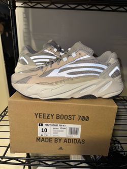 Adidas Yeezy Boost 700 V2 Cream Sz10