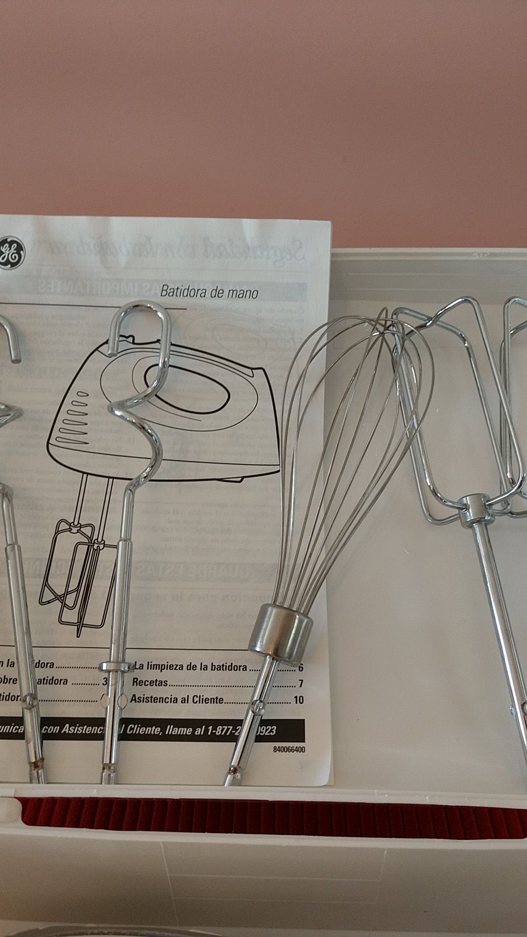 GE Electric Hand Mixer with Case 225 watt