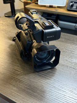 Sony HXR-NX80 4k Cam Plus XLR Attachment
