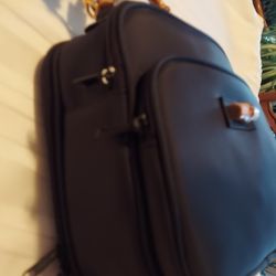 New.Sleek Black Purse With Lots Of Organized Storage