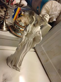 CHINESE PORCELAIN FIGURE