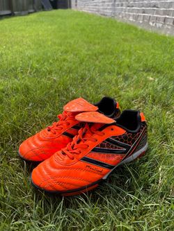 Tiebao Turf soccer cleats size 3.5Y