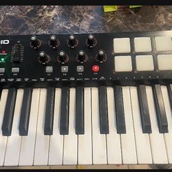 MAudio Oxygen 25 controller
