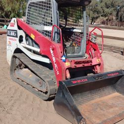 Skid Steer Loader Tracks with Bucket