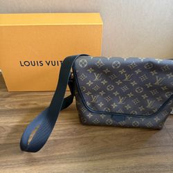 Louis Vuitton Luggage/Purse 