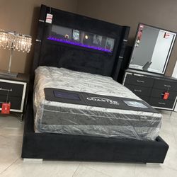 New Bedroom Set 4 PCs Queen Or King 