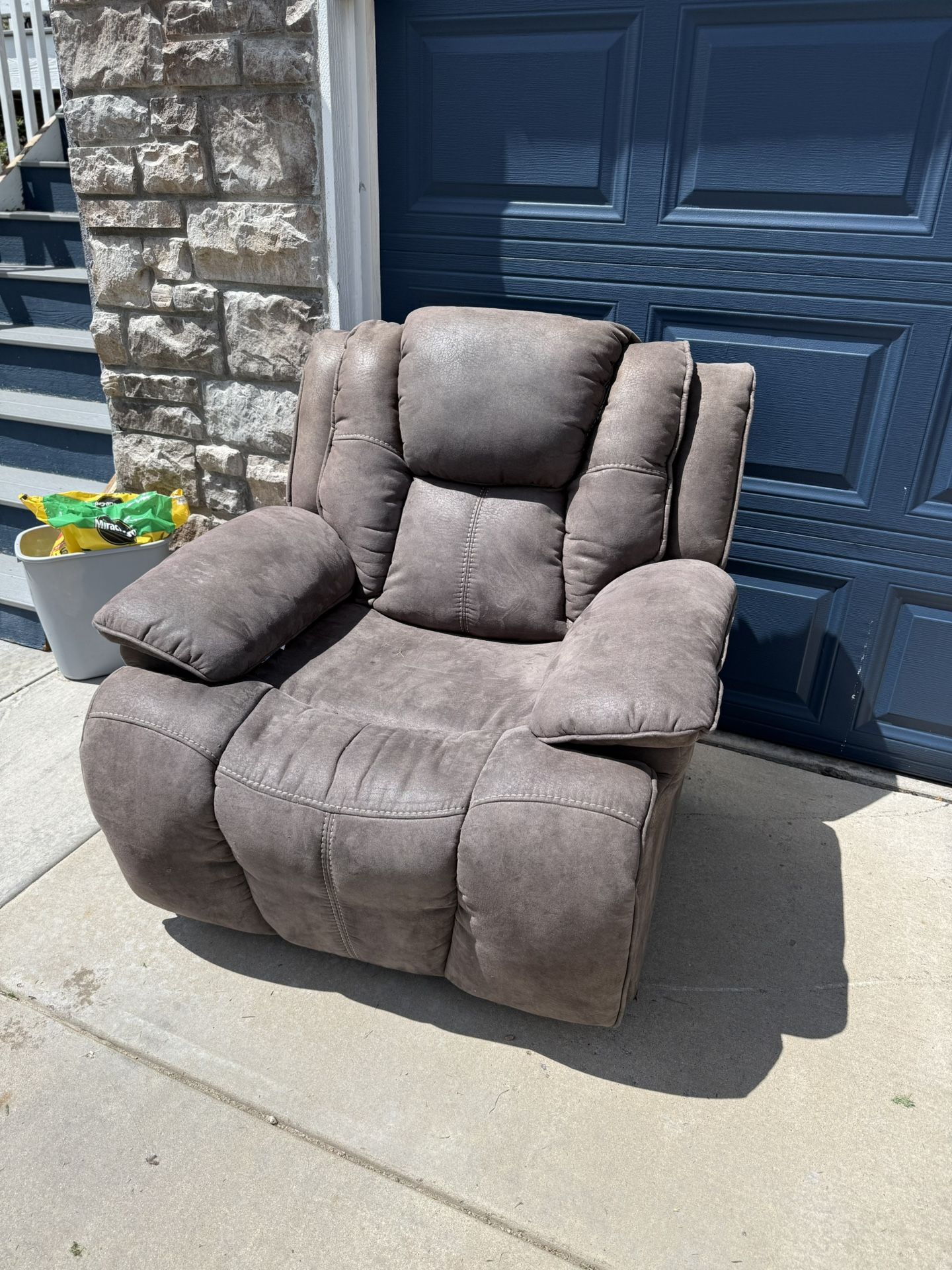 Free Recliner