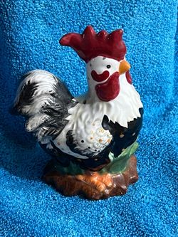 Beautiful Chicken salt and pepper shaker Set NICE