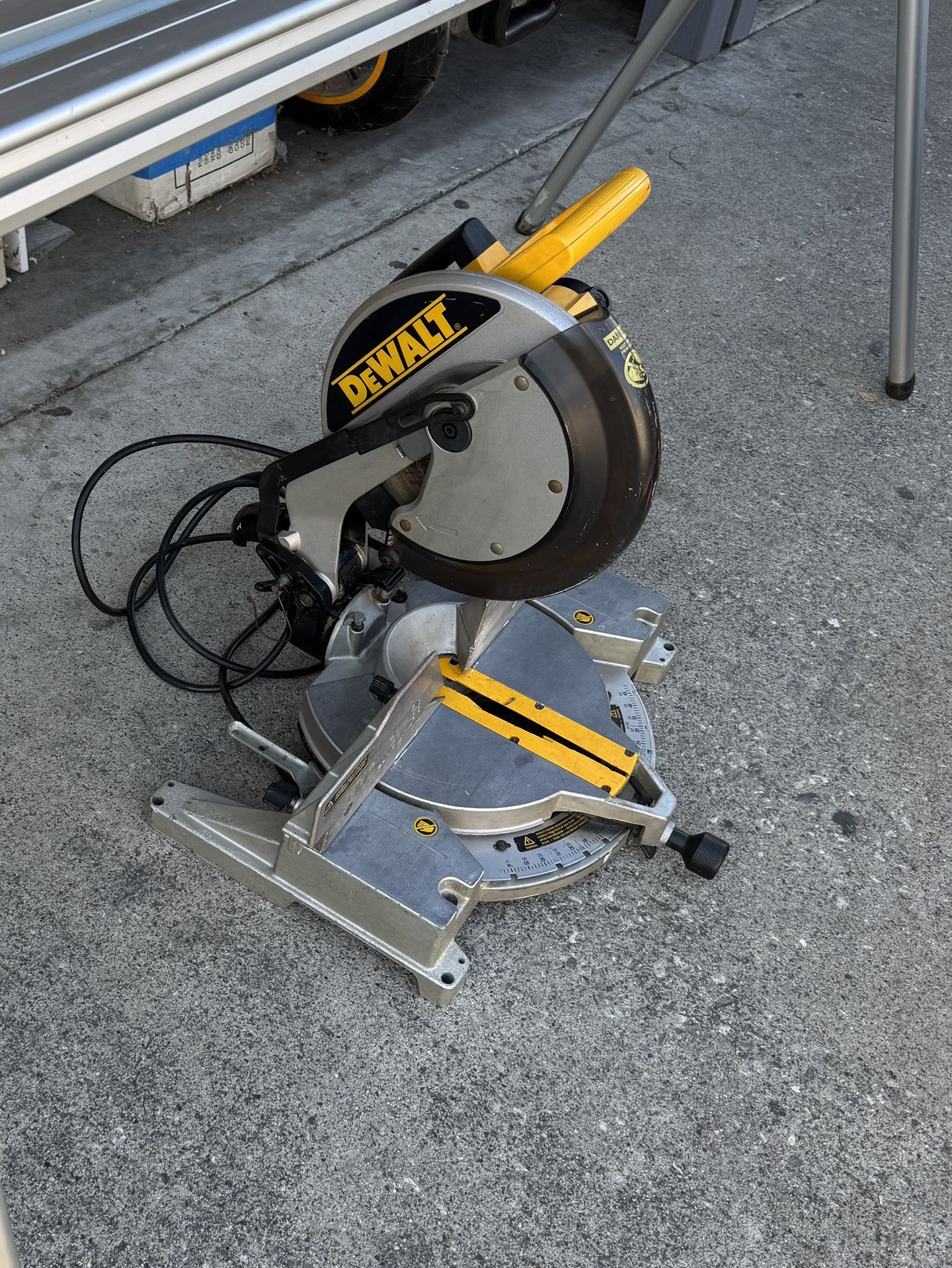 DeWalt Miter Saw 12β