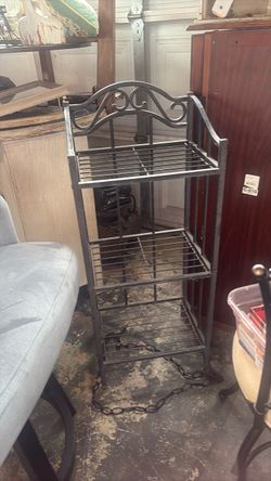 3 shelf plant stand, sturdy  great condition $20