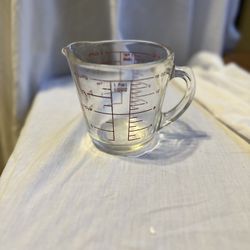 vintage Pyrex measuring cup
