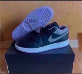 Nike Air Jordan 1 Low SE Black Lilac White Size 6.5y/8w Brand New