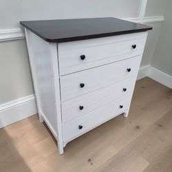 Rustic White Wood Top 4 Drawer Bedroom Storage Dresser Chest! Great condition!  33x19x36in