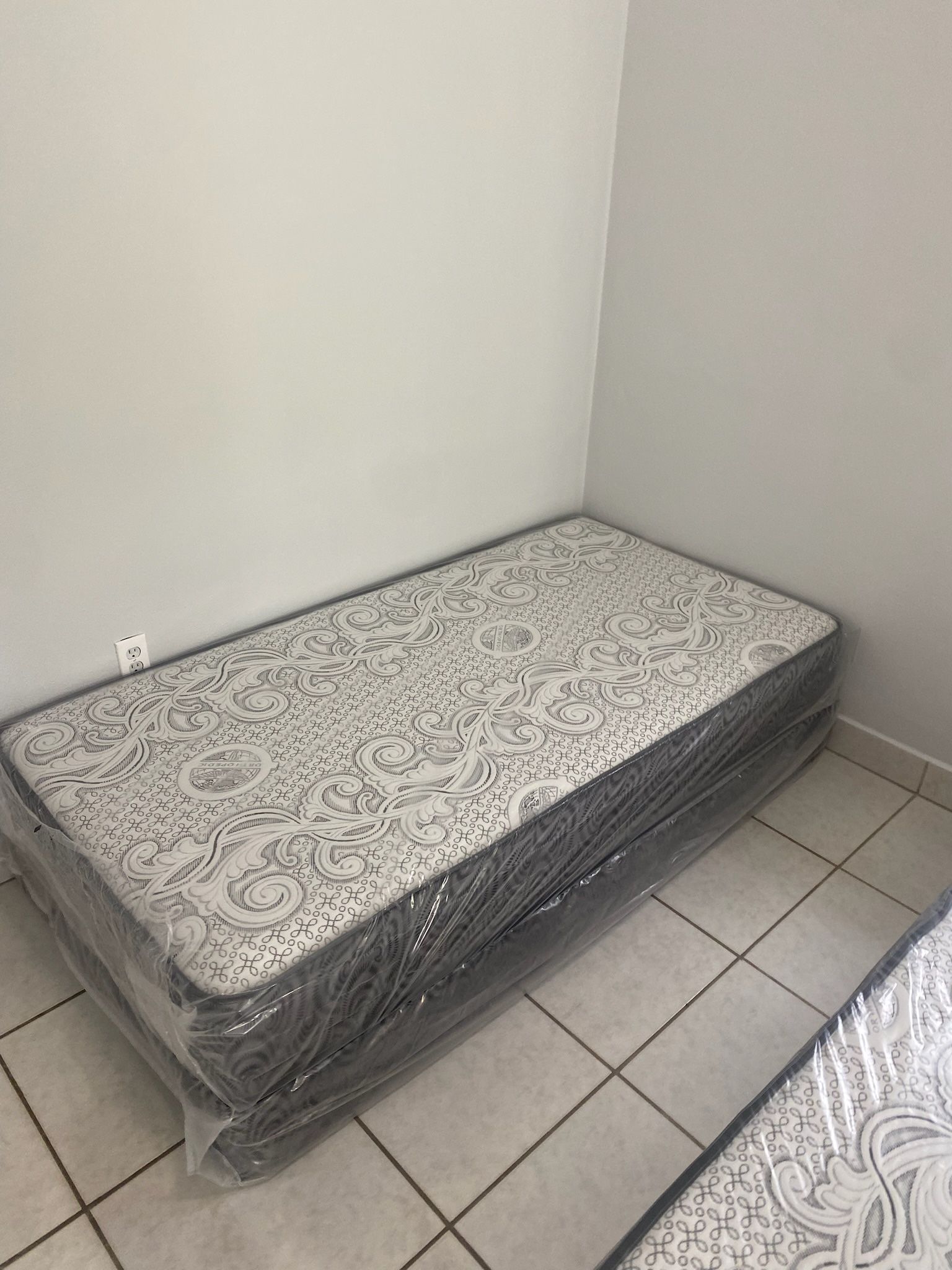 .Twin size set 10” Matrress and Box spring🛌🔝.