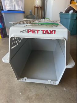Collapsible pet carrier