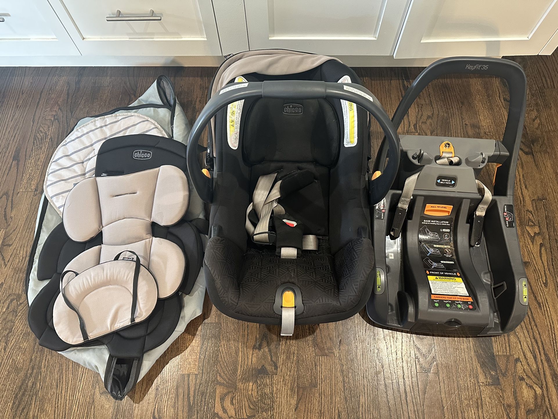 Chicco KeyFit 35 Max Infant Baby Car Seat and Base Stay-in-Car Base Compatible with 30 35 Travel Bag