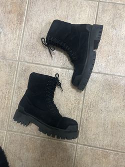 Balenciaga strike boots