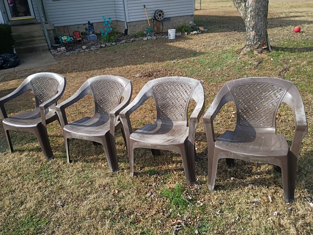 4 Xl Plastic Yard Chairs