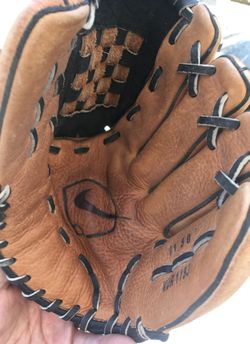 Baseball glove fila brand 10.05 like new