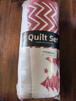 Queen Size 3 Piece Reversible Christmas Quilt Bedding Set includes 1 Quilt and 2 Pillow Shams - Brand New in Package