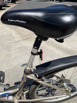 LANDRIDER Auto Shift Woman s Silver Comfort Hybrid Bicycle 15 Inch for Sale in Rancho Cucamonga CA OfferUp