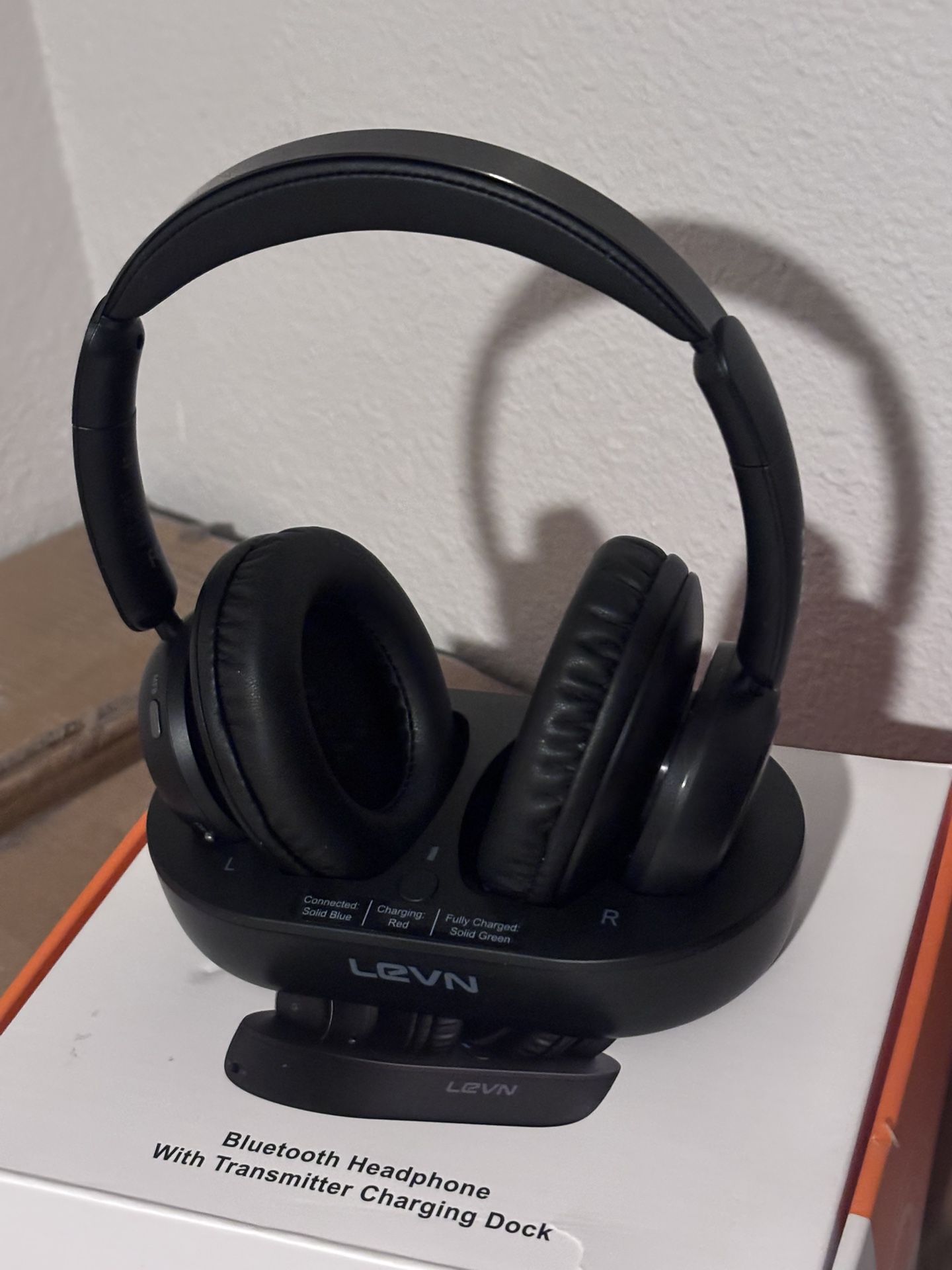LEVN Bluetooth Headset With Charging Dock