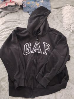Gap sweater