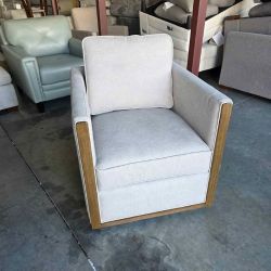 Thomasville Rockford Swivel Chair – Like New
