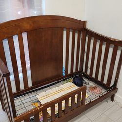 ** COMPLETE TODDLER BED**