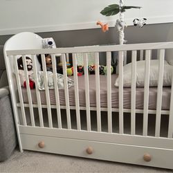 Baby crib