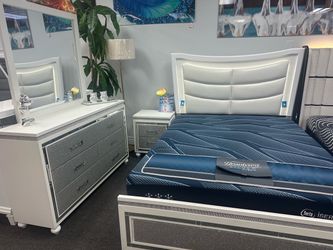 Queen 5pc Bed Set With 2 FREE Nightstand & FREE Mattress $1199