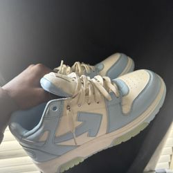 OFF WHITE out Of Office 